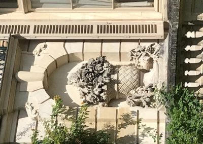 sculpture vase avec fleurs