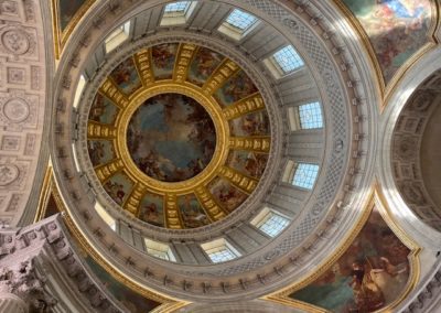 Detail de la peinture du dome Saint-Louis entrant danssa gloire